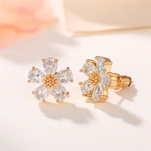Orecchini a Perno con Graziose Margherite per Donne, Piccoli Accessori per Orecchie a Forma di Fiore per Uso Quotidiano - Product Image 4