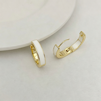 Demandez le catalogue TB : Boucles d'oreilles clous pour femmes, plaquées or, avec fleurs en émail colorées, bijoux tendance