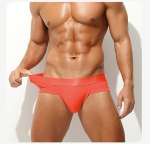 Calzoncillos de Algodón y Elastano Personalizados para Hombre, de Talle Bajo con Bolsa en U, Hechos con Fibra Regenerada, Empaquetados en Bolsa con Bolsa en U - Product Image 2