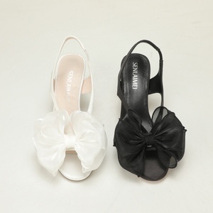 Sandales blanches en organza pour femmes avec grand nœud et bride de cheville, à bout rond ouvert et talon aiguille, chaussures de mariée - Product Image 2