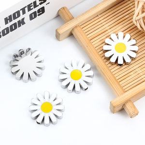 Unisex grazioso <span class=keywords><strong>ciondolo</strong></span> <span class=keywords><strong>margherita</strong></span> modello di forma originale Pan charm bracciale per fare perline gioielli fai da te per donna uomo - Product Image 1