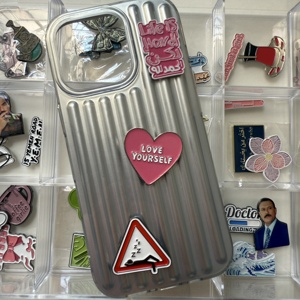 Op maat gemaakte telefoon stickers metalen badges nieuwe mode metalen revers speld voor mobiele telefoon ontwerp logo klevende badge speld 3M - Product Image 1