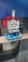 Machines de meulage et de polissage de surface plane à bande abrasive triangulaire entièrement automatiques CNC pour le métal