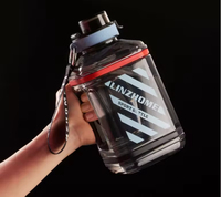 Bouteille d'eau en plastique Tritan transparente écologique personnalisée de 1,8 l sans BPA avec corde de transport