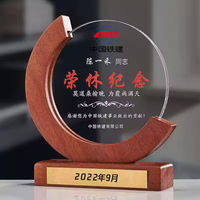 Trophée personnalisé en cristal K9 avec base en bois – Fabricant de trophées en cristal – Vente en gros