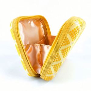 กระเป๋าเครื่องสำอางลายตารางทองหรูหรา ผ้าดามัสก์ สำหรับเดินทาง พกพาสะดวก - Product Image 4