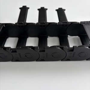 Chaîne porte-câbles E36i-EasyClip en plastique, légère, silencieuse, fluide et économique pour machines-outils, tours et travail du bois - Product Image 3