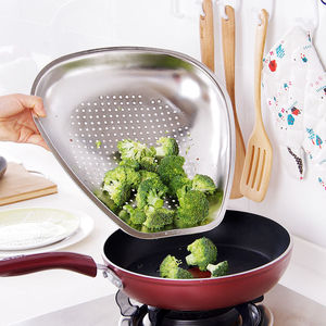 Passoire de cuisine en acier inoxydable Handsome Chef, grande passoire pour légumes et fruits avec design à mailles fines - Product Image 2