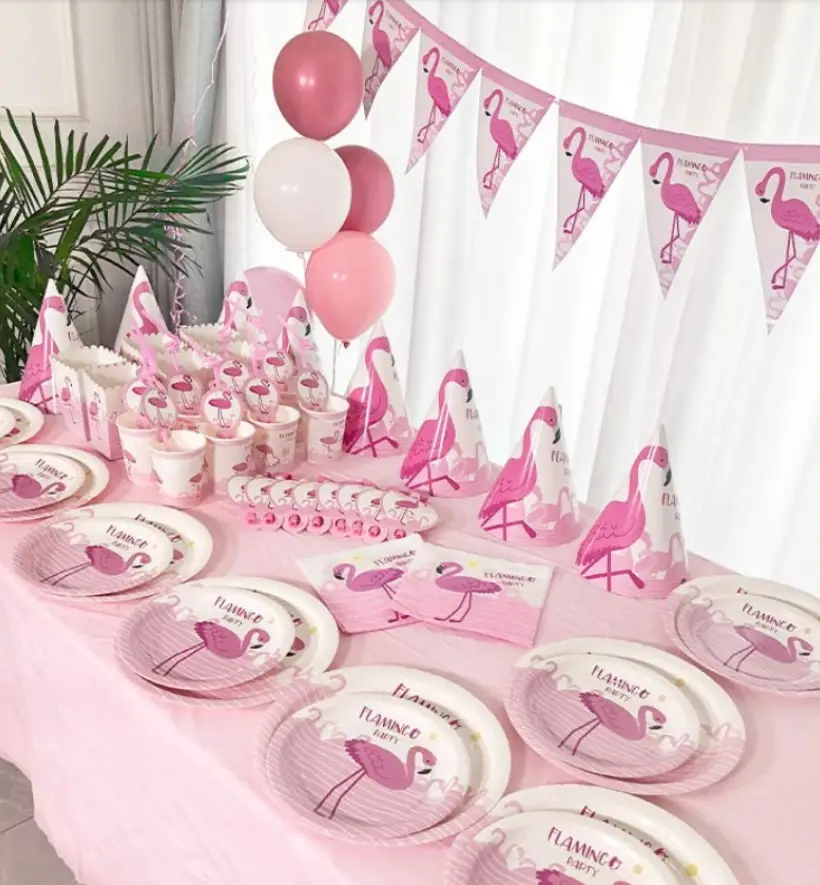 Flamingo doğum günü bebek duş parti malzemeleri tek kullanımlık sofra seti kağıt tabaklar bardaklar peçeteler şapka payet çatal afiş dekor