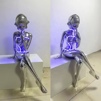 Magasin de vêtements moderne et personnalisé Statue de robot femme sexy Décor à la maison Accessoires de miroir Robot Fille sexy Galvanoplastie Sculptures humaines