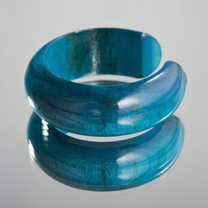 Bracelets élégants en résine faits à la main pour femmes, bijoux décoratifs uniques en résine avec motifs colorés, bracelets tendance et originaux - Product Image 6