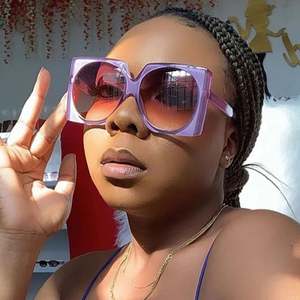 Lunettes de soleil surdimensionnées rétro colorées à logo personnalisé, UV400, monture carrée, pour femmes - Product Image 3