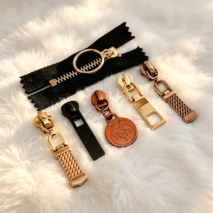 Ofertas al por mayor: Deslizadores de cremallera de metal de aleación de zinc personalizados OEM ODM para accesorios de prendas de vestir y equipaje - Product Image 5