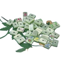 Jeu de table familial 4 joueurs en acrylique vert perle, motif lisse et élégant, moderne, luxueux, durable et écologique