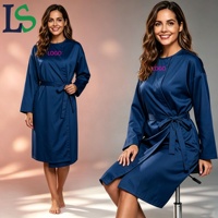 Outil capillaire OEM : Cape de coiffeur imperméable type kimono avec protection de chaise. Cape de coiffure avec attache frontale et fermeture à pression.