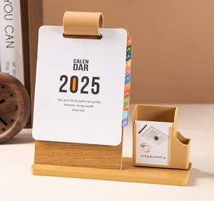 Set de Regalo Empresarial de Plástico 2025 con Impresión en Relieve, Solución Práctica para Escritorio, Calendario de Escritorio con Ranuras para Tarjetas y Portaplumas - Product Image 6