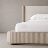 Cadre de lit rembourré en lin rainuré vertical OKA personnalisé par l'usine OAKEN, cadre en bois massif, lit plateforme moderne Wabi Sabi pour chambre à coucher