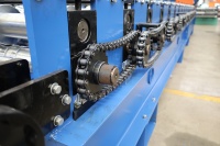 Machine automatique de fabrication de tuiles de toiture électrogalvanisées, machine à panneaux de toiture trapézoïdaux en tôle simple couche