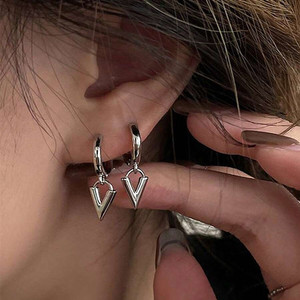 Orecchini Geometrici a Triangolo per Donne e Uomini, Gioielli Unisex Moderni e di Tendenza - Product Image 2