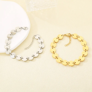 Pulsera de Lujo Chapada en Oro de 18K con Diseño 3D de Disco Redondo Liso, Fabricada en Acero Inoxidable 304 con Acabado de Electroplacado al Vacío - Product Image 4