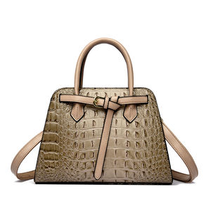 Sac à main portable et durable en PU à rivets géométriques pour femme élégante. Nouveau modèle 2026 : Sac à main de luxe de créateur pour usage quotidien - Product Image 3