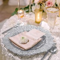 Assiettes de présentation en plastique incassable de 13 pouces pour la restauration et la décoration de mariages - Vente en gros