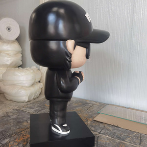 Figura de Resina Roberto Vino, Escultura para Montar en el Suelo, Decoración Artística Contemporánea - Product Image 3