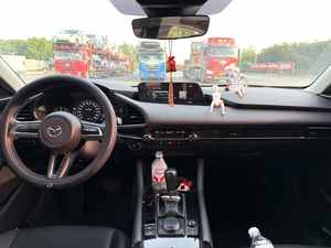 <span class=keywords><strong>Mazda</strong></span> <span class=keywords><strong>3</strong></span> Axela 2.0L <span class=keywords><strong>2023</strong></span>, Sedán Elegante con Diseño Kodo, Motor NA Suave, Volante a la Izquierda, Auto de Exportación - Product Image 5