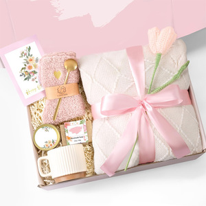 Coffret <span class=keywords><strong>cadeau</strong></span> de bain et de <span class=keywords><strong>spa</strong></span> naturel et sans cruauté | Kit de soins corporels parfumés longue durée | Panier-<span class=keywords><strong>cadeau</strong></span> de luxe pour cadeaux de mariage et de fête nuptiale - Product Image 5