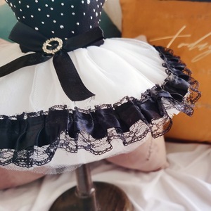 Vestido para mascotas, falda de poliéster con puntos blancos y negros, estilo vestido de novia para las cuatro estaciones, para perros y gatos - Product Image 3