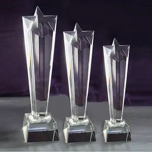 Trofeo di cristallo della stella del pentagramma su ordinazione di vetro della tazza del trofeo poco costoso all'ingrosso