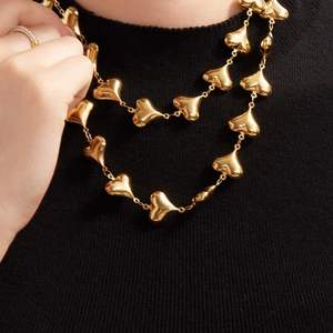 Collar de Cadena para Clavícula con Colgante de Corazón de Acero Inoxidable Chapado en Oro para Mujer, Diseño Moderno y de Gran Venta - Product Image 2