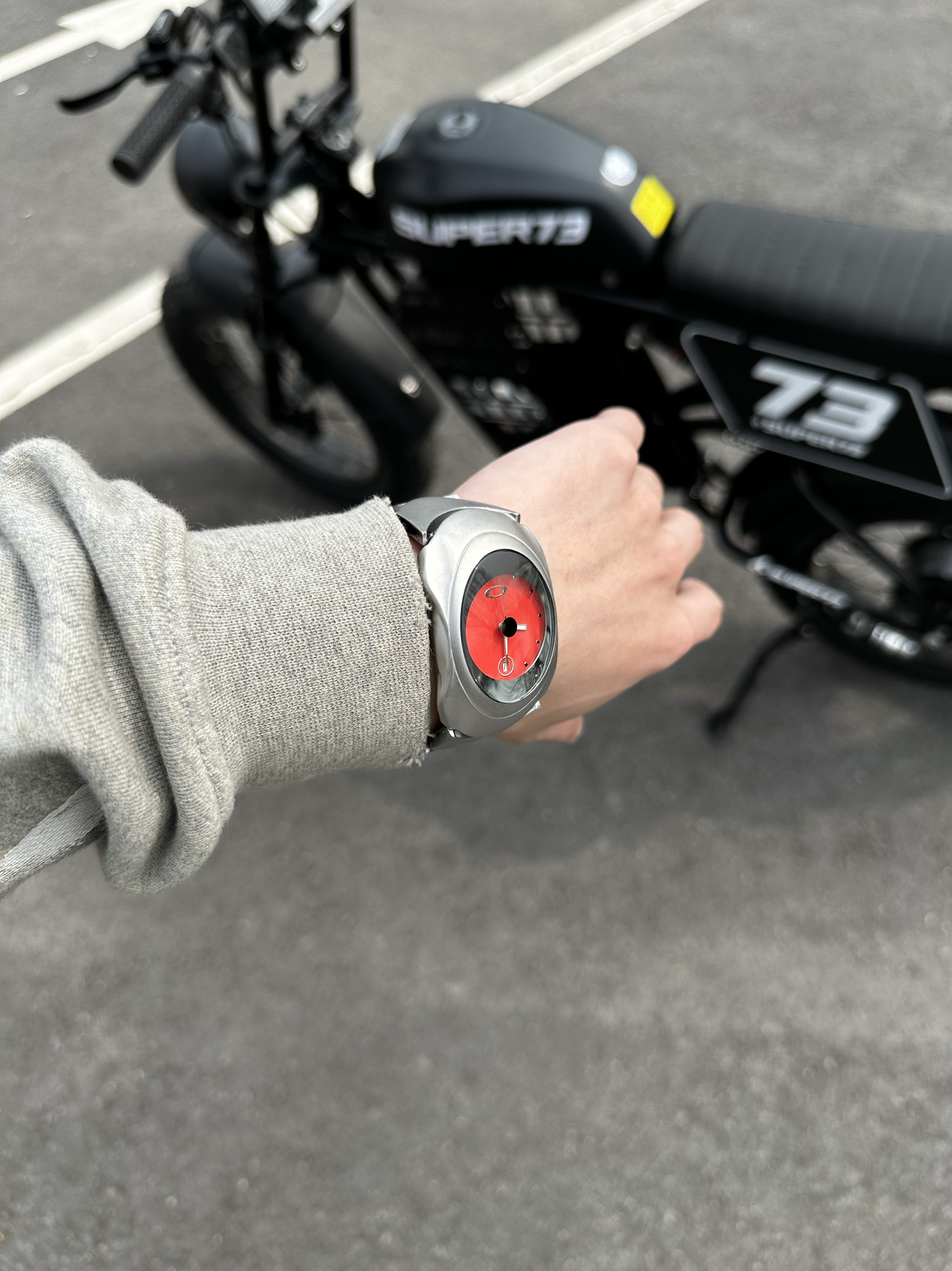 Rosso opaco con logo