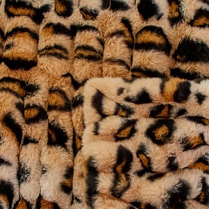 Couvertures Minky Couture personnalisées à motif ombré réversible, motif léopard de haute qualité, couvertures Minky plissées les plus douces - Product Image 2