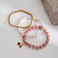Ensemble de 3 bracelets et joncs personnalisables en perles plaquées or et cuivre, style bohème, avec breloque cœur floral rouge pour femme