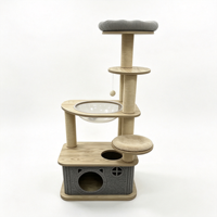 Arbre à chat multi-niveaux en bois massif RusticHaus avec maisonnette en feutre, bol en acrylique transparent, poteaux en sisal, perchoirs rembourrés et carton