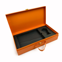 Boîte cadeau de luxe écologique en forme de mallette orange |   Poignée en ruban avec fermoir métallique réutilisable |   Boîte vide personnalisable Impression quadricolore