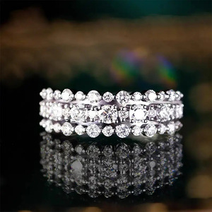 Anello da Donna Scintillante a Strati con Pavé, Gioiello da Dito Stile Hip Hop - Product Image 2
