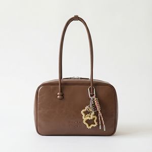 Porte-clés en forme d'étoile jaune personnalisé, avec un mini peigne à imprimé léopard, un nœud de corde coloré, un pompon, un accessoire tendance pour sac de femme - Product Image 1