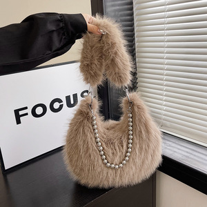 2024 otoño e invierno nuevo bolso peludo diseño de nicho Imitación Piel de zorro bolso para axilas Cadena de perlas bolso de un solo hombro - Product Image 5
