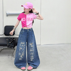 Conjunto Casual para Niña 2026, Camiseta de Manga Corta con Estampado de Letras Rosadas + Jeans Rotos, Conjunto de 2 Piezas - Product Image 2