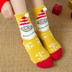 Chaussettes en molleton de corail de Noël pour adultes avec motif de dessin animé de renne 3D semelle antidérapante chaussettes de sol chaudes et confortables idéales pour un cadeau d'hiver - Product Image 4