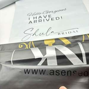 Sac d'expédition en polymailleur beige nude pêche, imperméable, imprimé avec un logo personnalisé, pour vêtements - Product Image 5