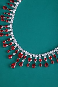Nuova Collezione: Collana in <span class=keywords><strong>Argento</strong></span> <span class=keywords><strong>925</strong></span> con Rubino Sintetico a Goccia d'<span class=keywords><strong>Acqua</strong></span> Scintillante, Gioiello Classico di Lusso per Matrimoni - Product Image 3