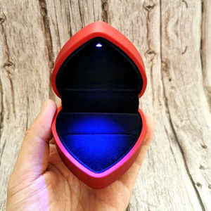 Caja de Anillo con Luz para Propuestas, Exhibición de Mostrador, Cajas Rojas con Forma de Corazón para Guardar Joyas - Product Image 4