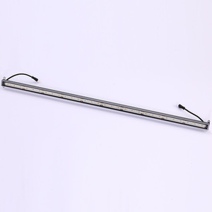 Barra de Luz LED RGBW Pixel Tube Wall Washer con Control DMX, Barra de Aluminio IP65 para Iluminación de Paisajes, Escenarios, Edificios y Fachadas Exteriores - Product Image 2