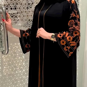 Abaya de Dubái Hecha a Mano en Seda Marrón y Negra Antiarrugas para Mujer, Talla XXL, Vestido Largo de Satén con Mangas Largas y Estilo con Volantes para Ocasiones Especiales como la ORACIÓN - Product Image 1