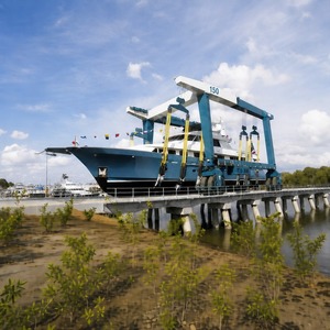 Lève-bateau haute capacité 5 tonnes pour opérations de mise à l'hivernage des bateaux avec structure en acier résistant à la corrosion - Product Image 5