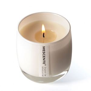 Vela aromática Mescents con aroma a roble inglés y grosella roja, aromaterapia amaderada en frasco de vidrio - Product Image 6