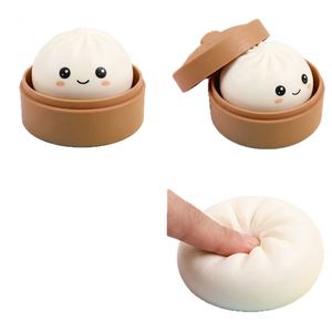 ของเล่นบีบซิลิโคนรูปหน้ายิ้มขนาดใหญ่ ช่วยคลายเครียด คืนรูปช้าๆ เหมาะสำหรับงานปาร์ตี้และงานสังสรรค์ในครอบครัว - Product Image 2